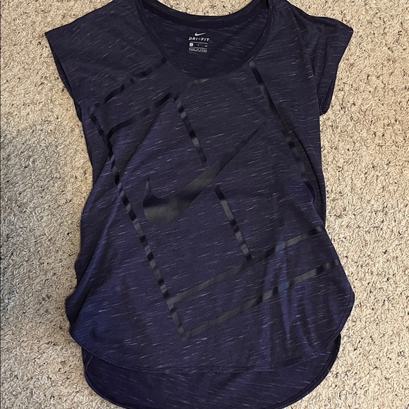 Nike Tennis Shirt - Picture 1 of 2